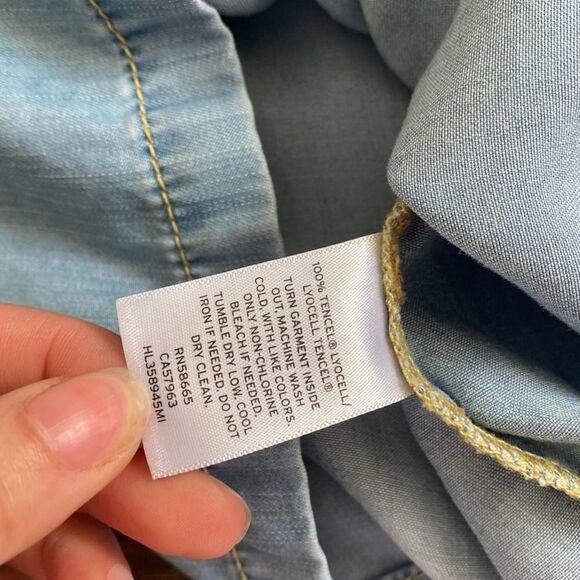 A3 Women's Chelsea28 Tencel Chambray Asymmetrical One Shoulder Ruffled Crop Top - Picture 3 of 8